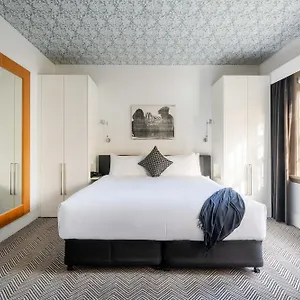 Hotel Peppers Gallery